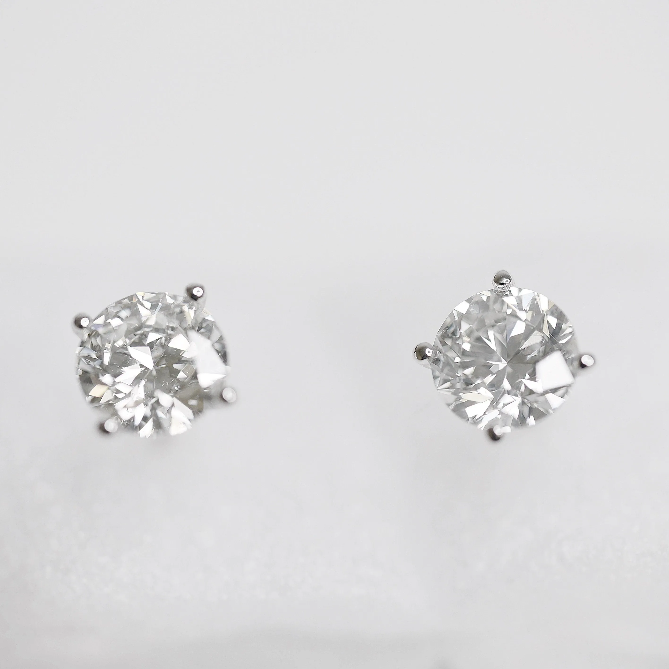 2,00 Karat Diamant-Ohrring  SI 2 Rundschliff