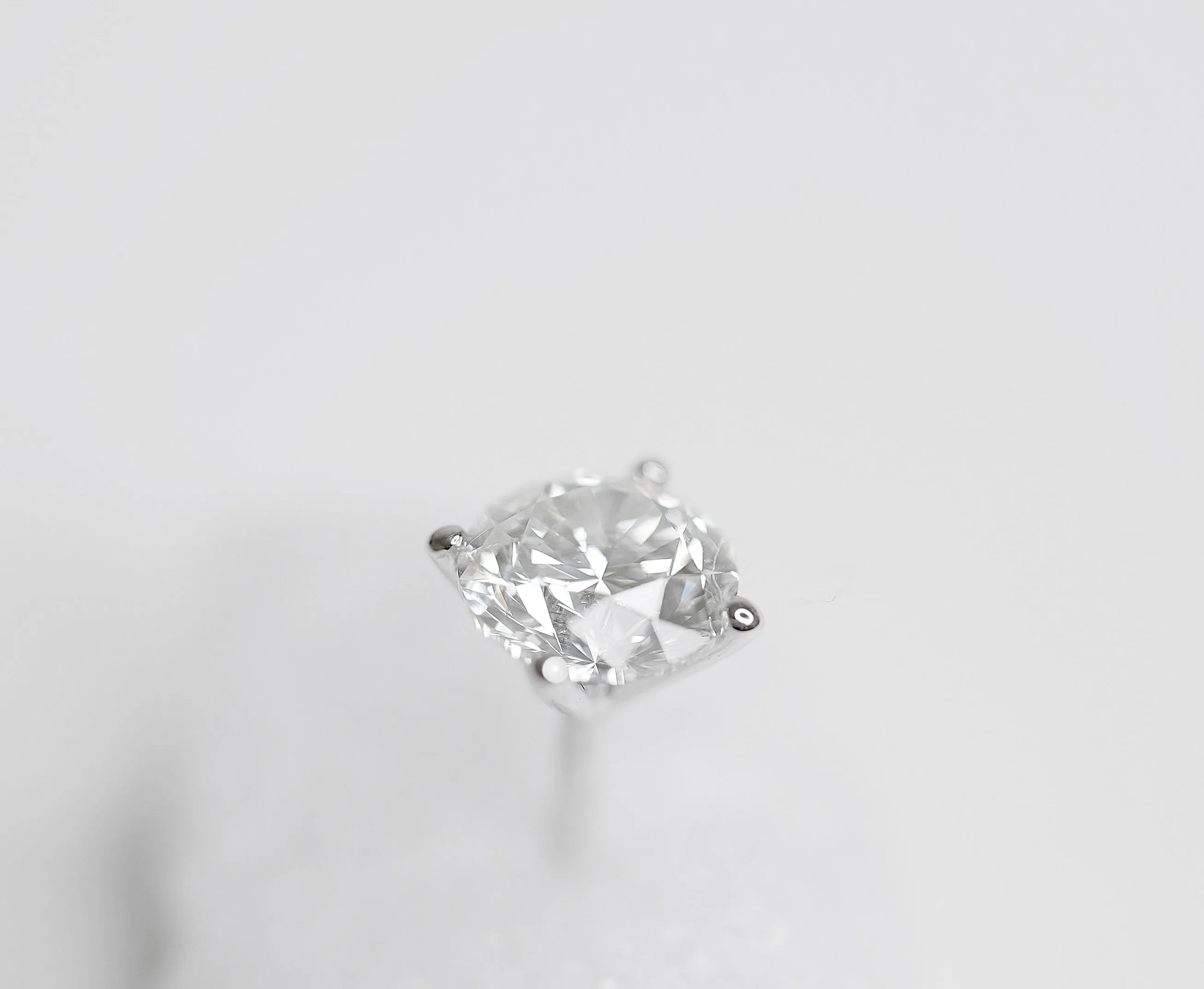 2,00 Karat Diamant-Ohrring  SI 2 Rundschliff