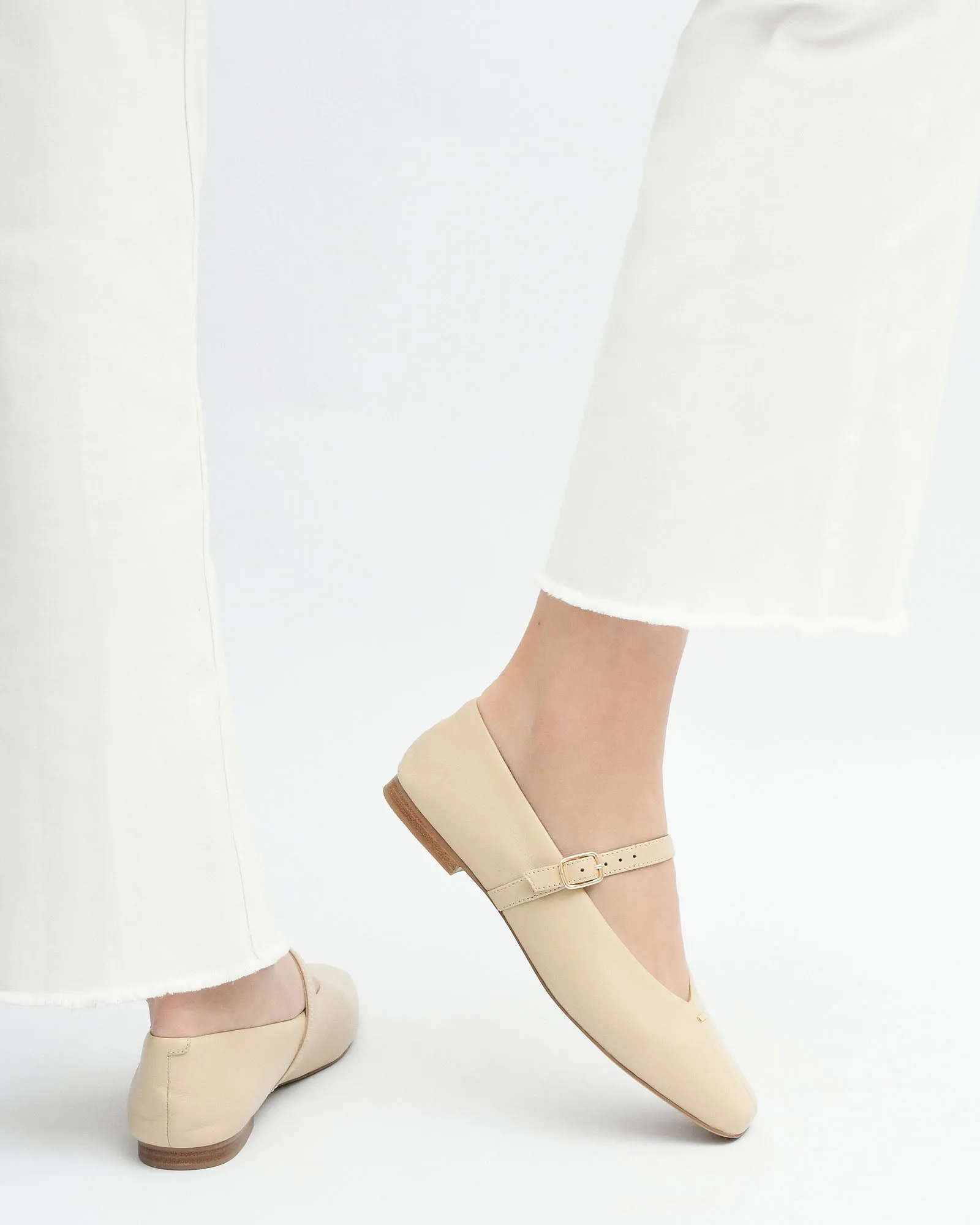 APRIL CASUAL FLATS SAND LEDER