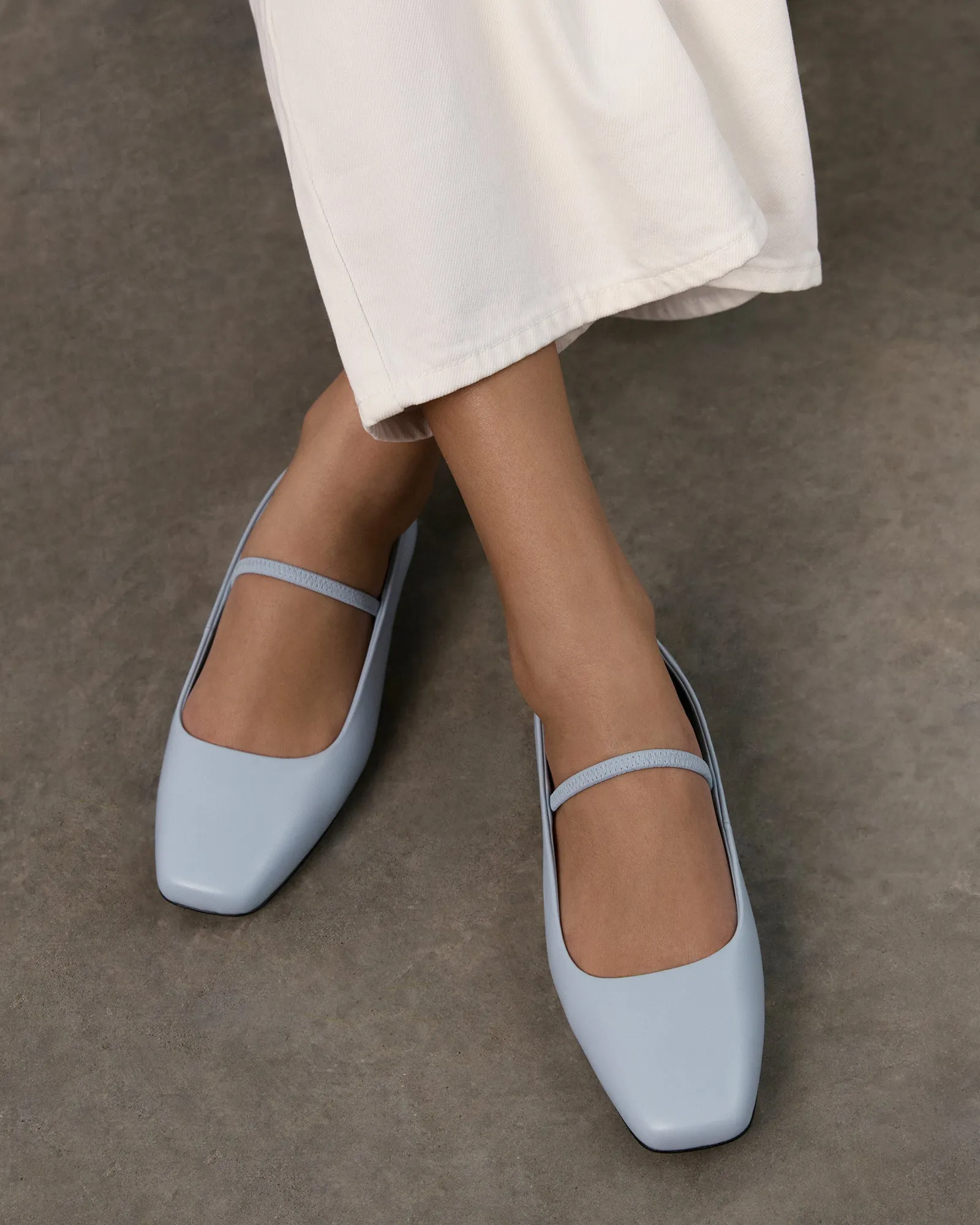AVERY CASUAL FLATS NEBELBLAU LEDER