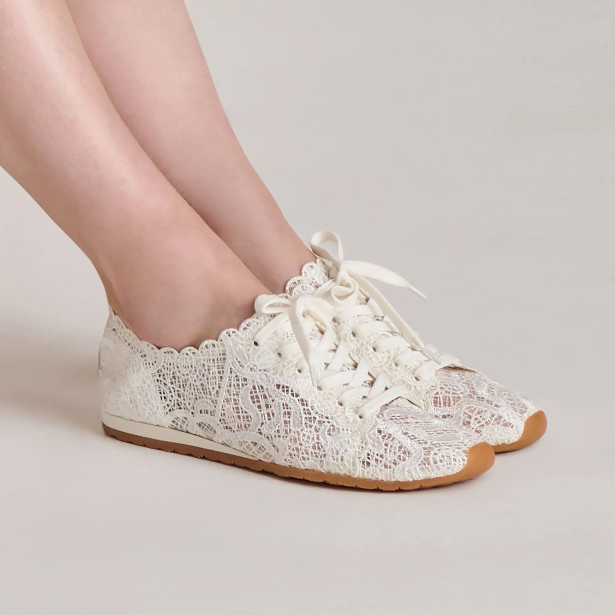 DAYANA SNEAKERS ECHTES WEIß MIT SCHNÜRSENKELN