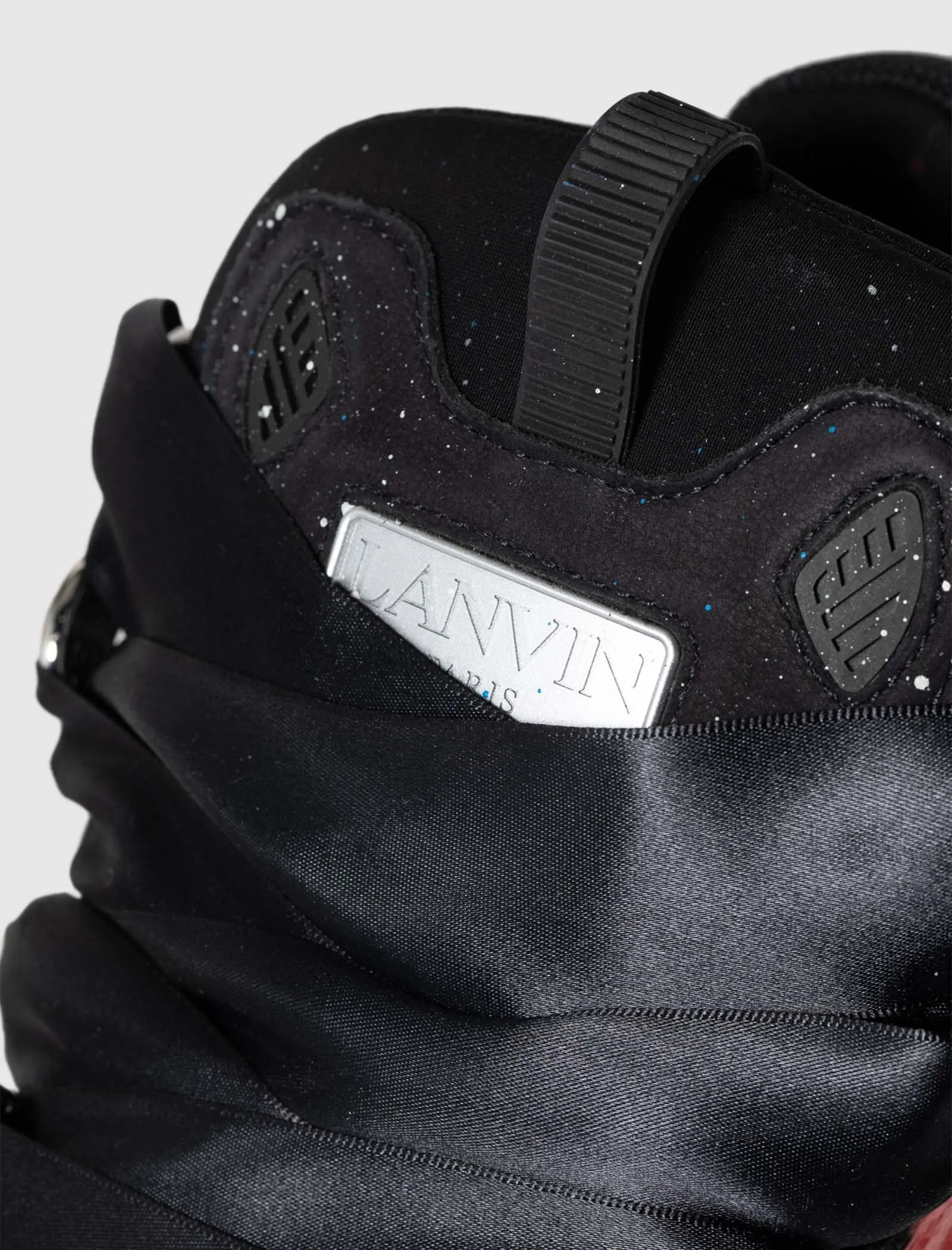 GALLERY DEPT. BEMALTE BORDSTEIN-SNEAKER