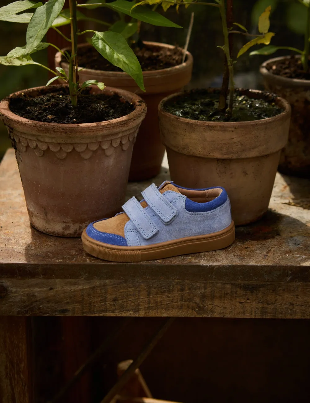 Niedrige Sneaker - Farbblock Himmel Wildleder