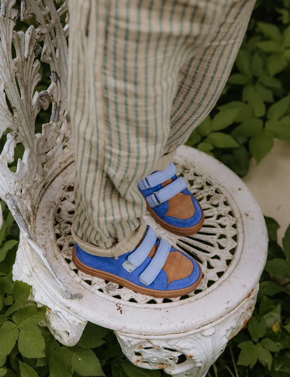 Niedrige Sneaker - Farbblock Himmel Wildleder