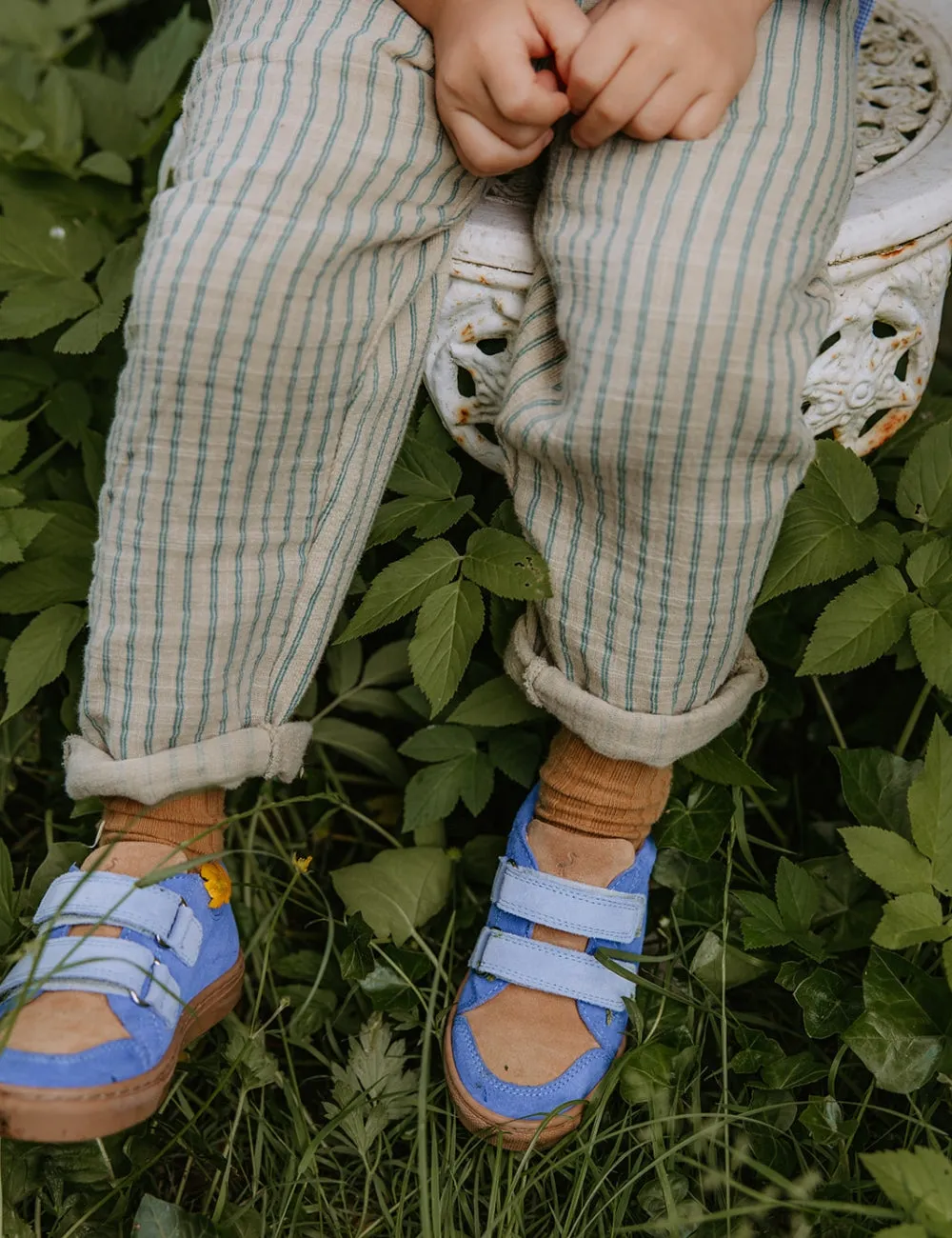 Niedrige Sneaker - Farbblock Himmel Wildleder