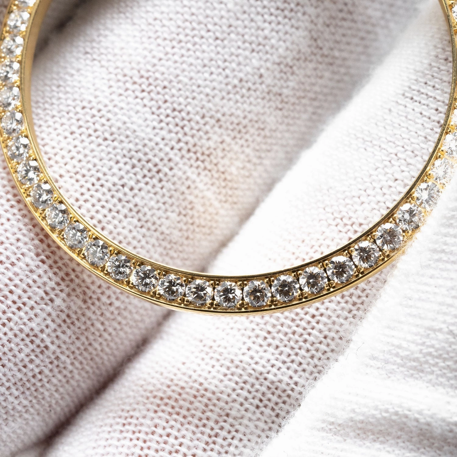 Lünette für Rolex Datejust 36 aus 750er Gelbgold mit 52 Brillanten, 1,37 ct. TW/VSi