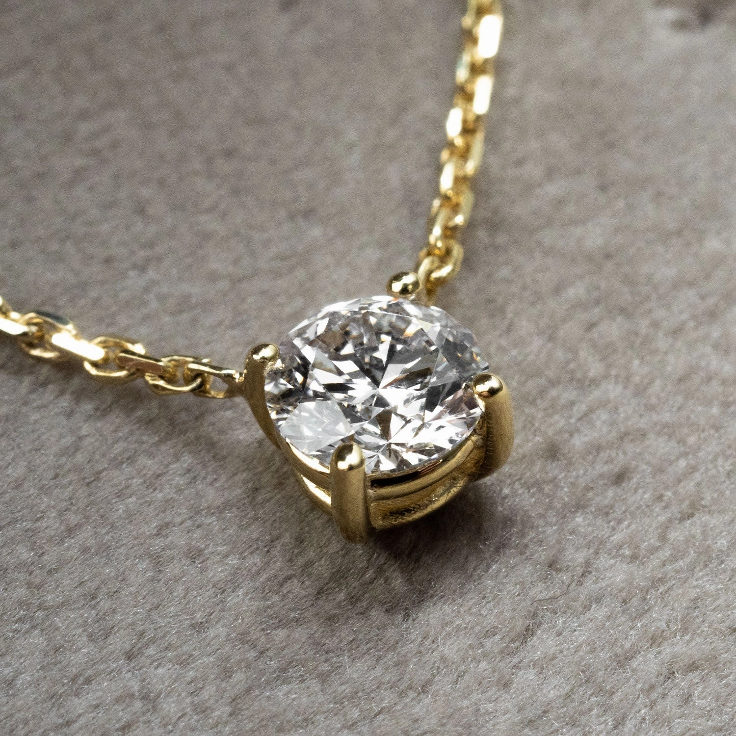 Necklace solitaire 750 yellow gold 1 brilliant 0.51ct. G/VS2 48cm
