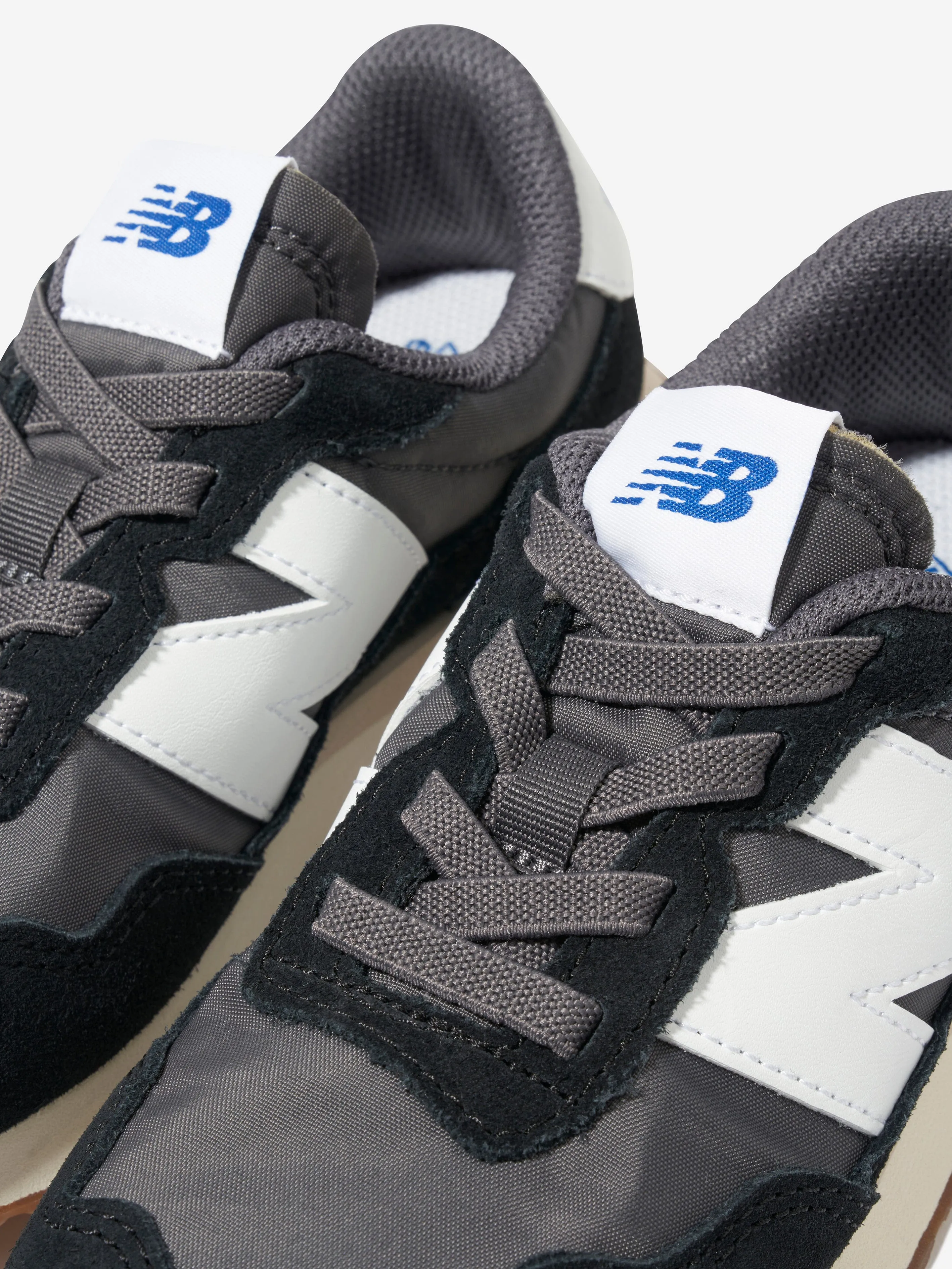 New Balance Kids 237 Schnürschuhe mit Logo in Schwarz