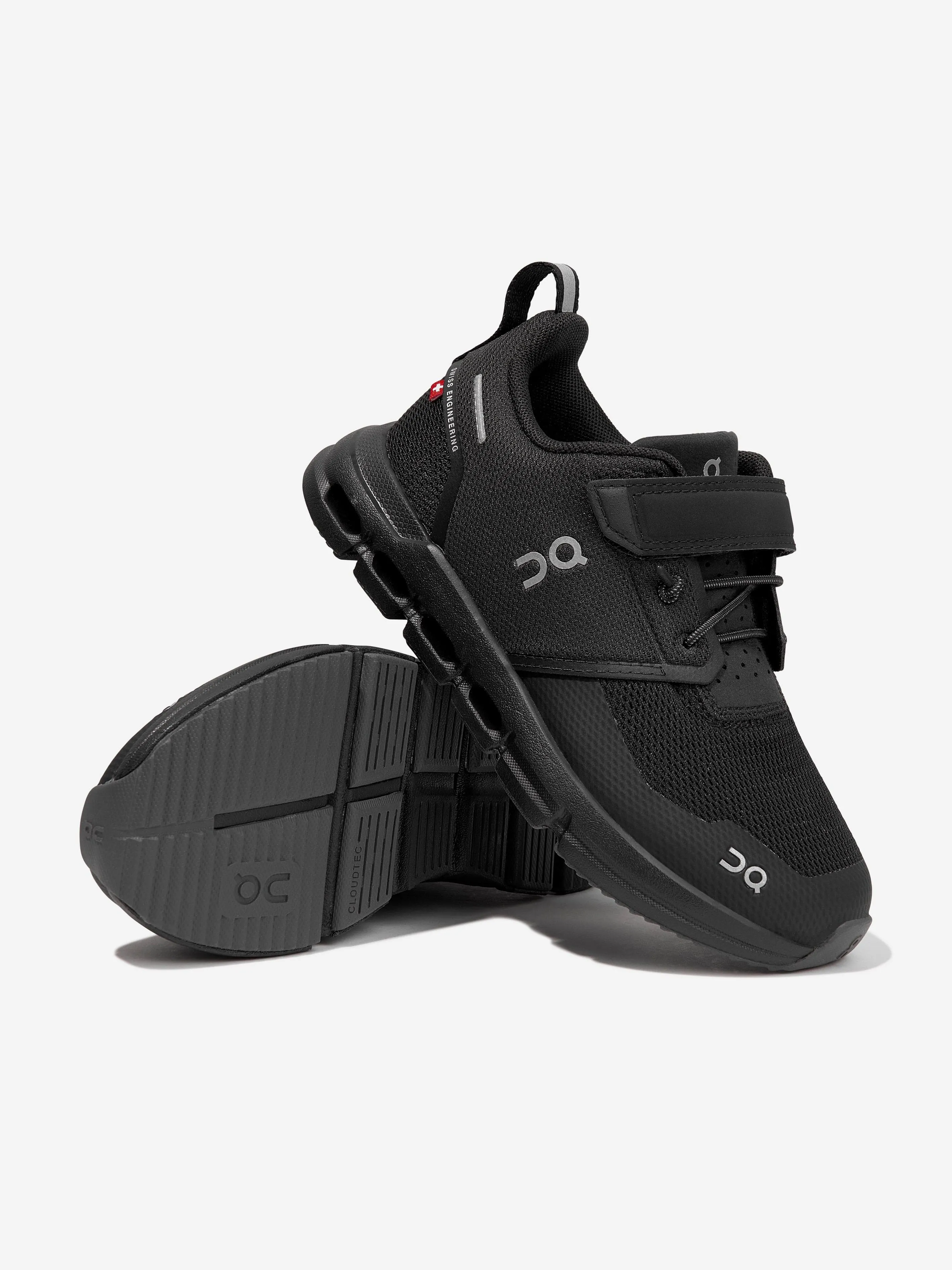 On Running Kids Cloud Play Turnschuhe in Schwarz
