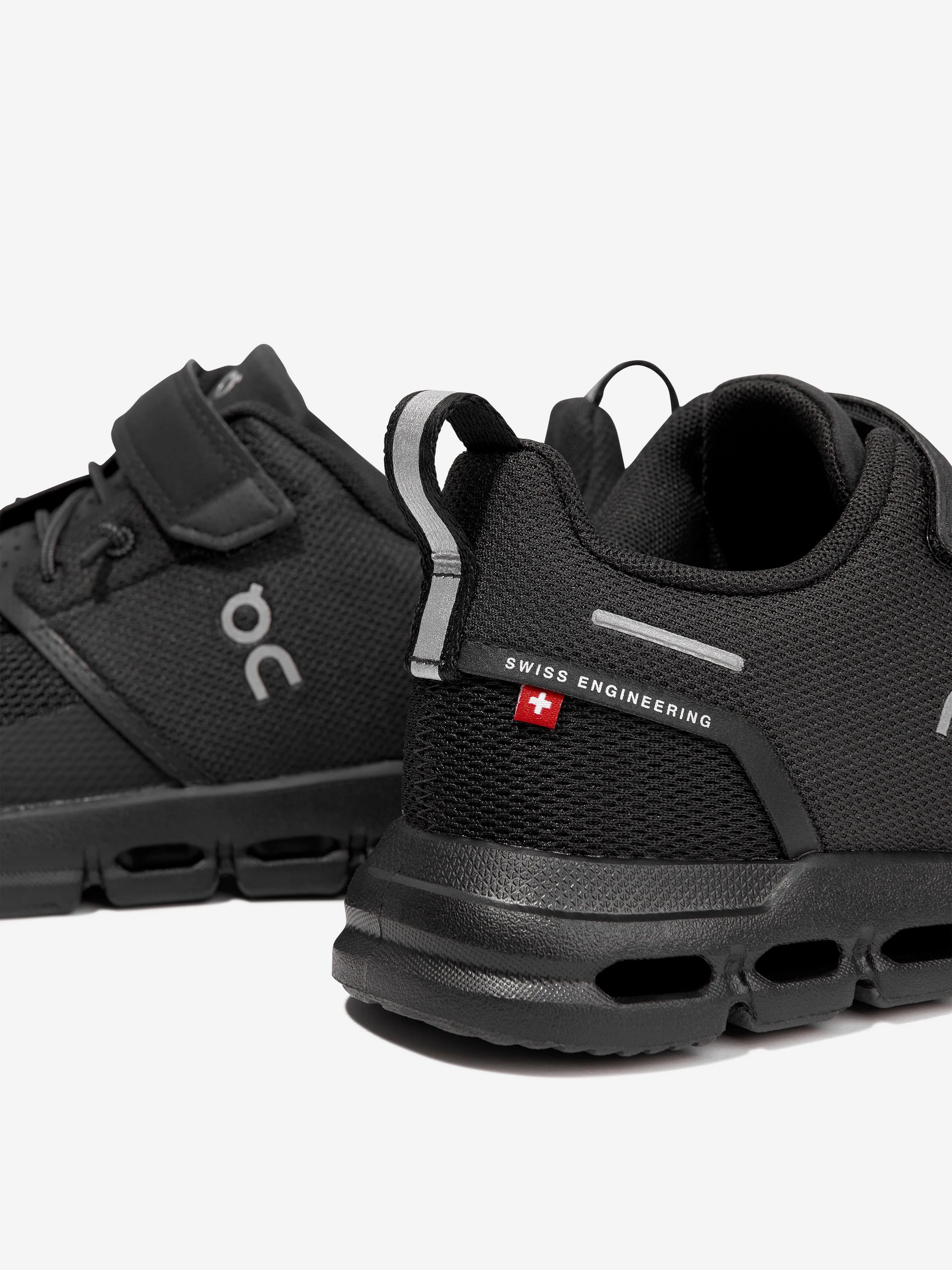 On Running Kids Cloud Play Turnschuhe in Schwarz