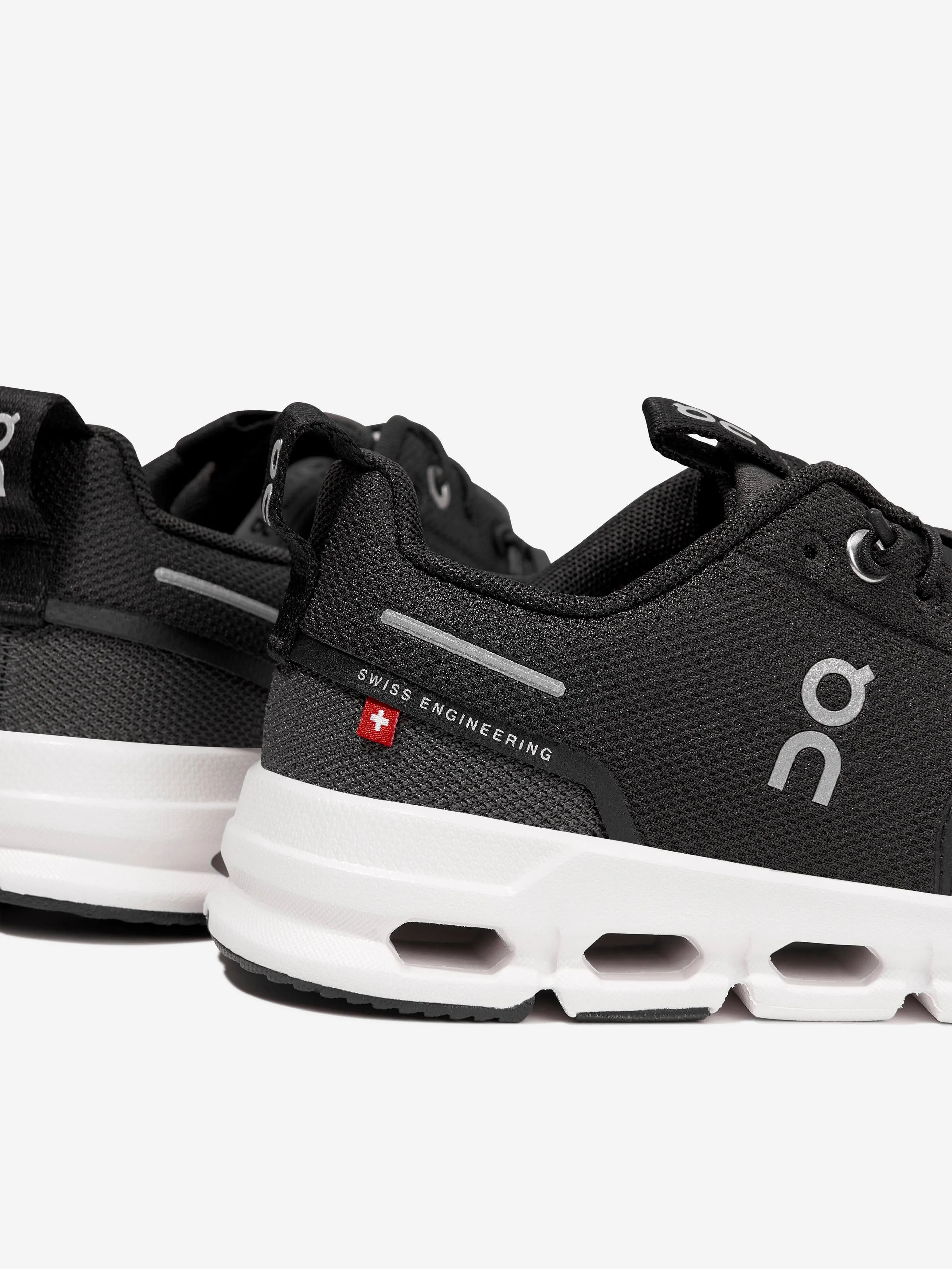 On Running Kids Cloud Sky Trainers in Schwarz