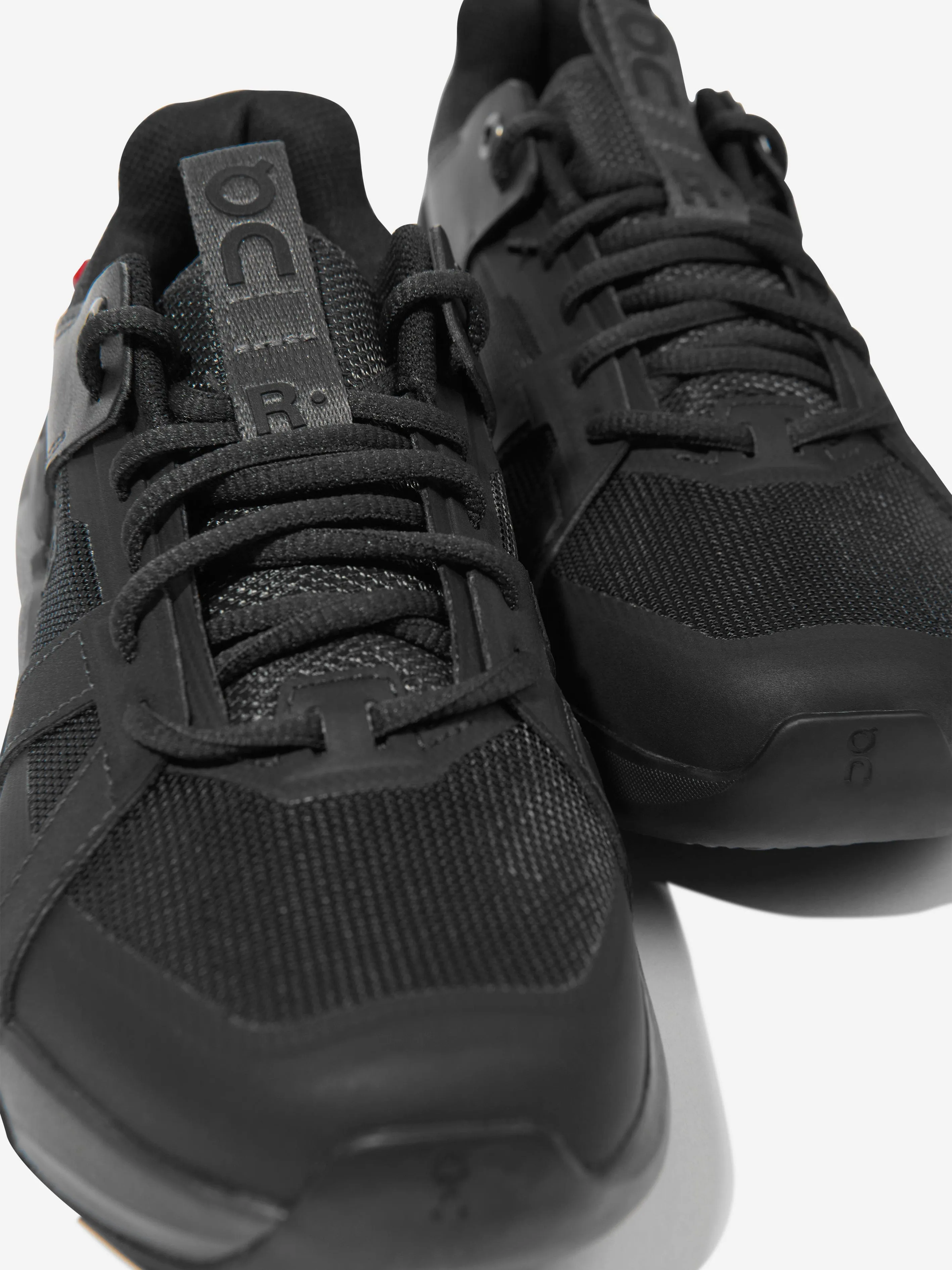 On Running Kids The Roger CH Pro Jugendtrainer in Schwarz