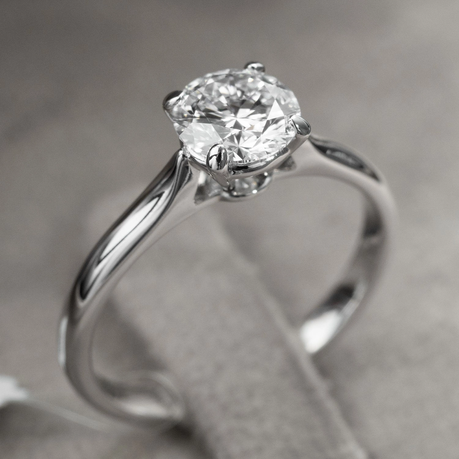 Ring solitaire 750 white gold 1 brilliant 1.03ct. E/VS1