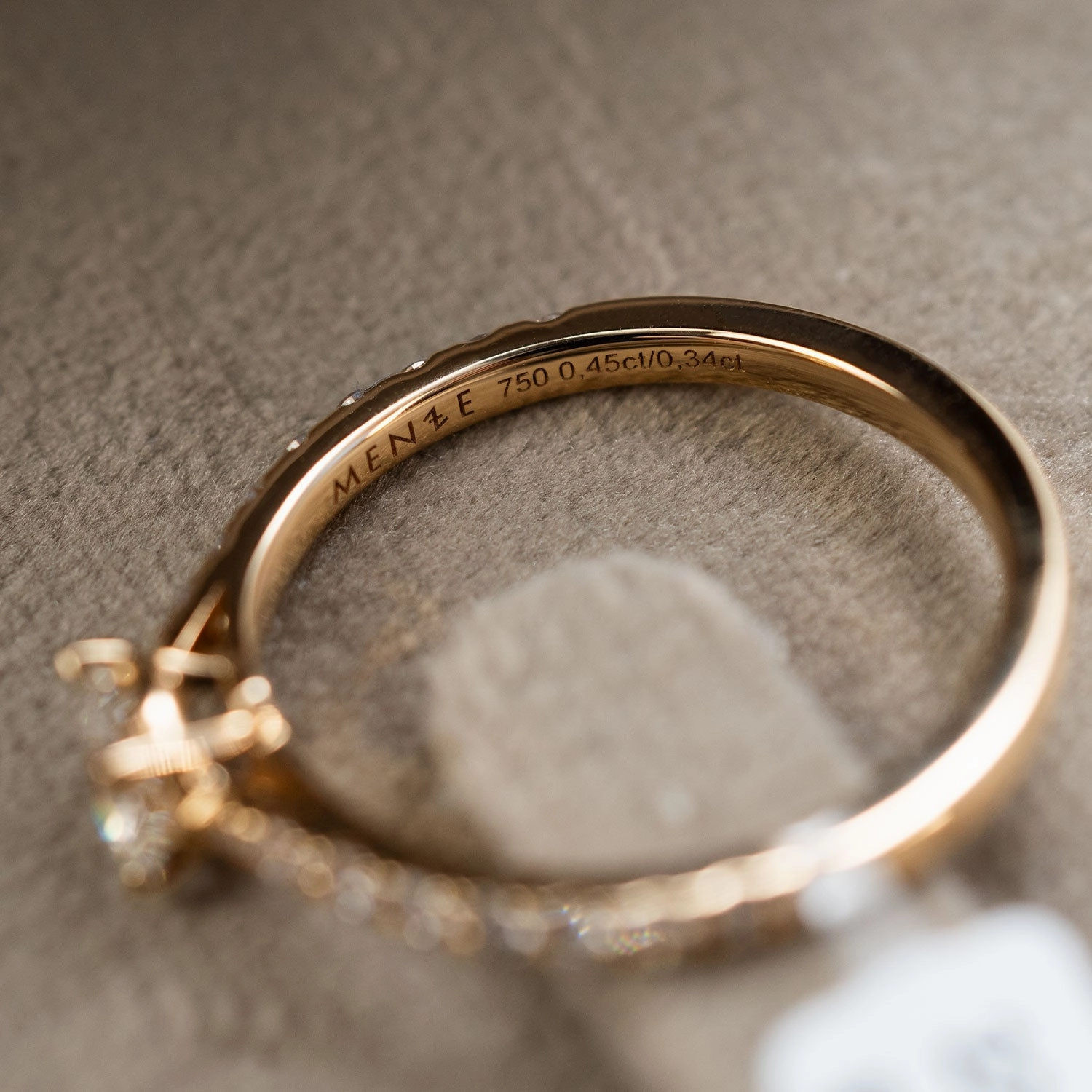 Ring solitaire paveé 750 rose gold 0.79ct 1 brilliant 0.45ct. F/Si1   18 brilliant. 0.34ct TW/VSi