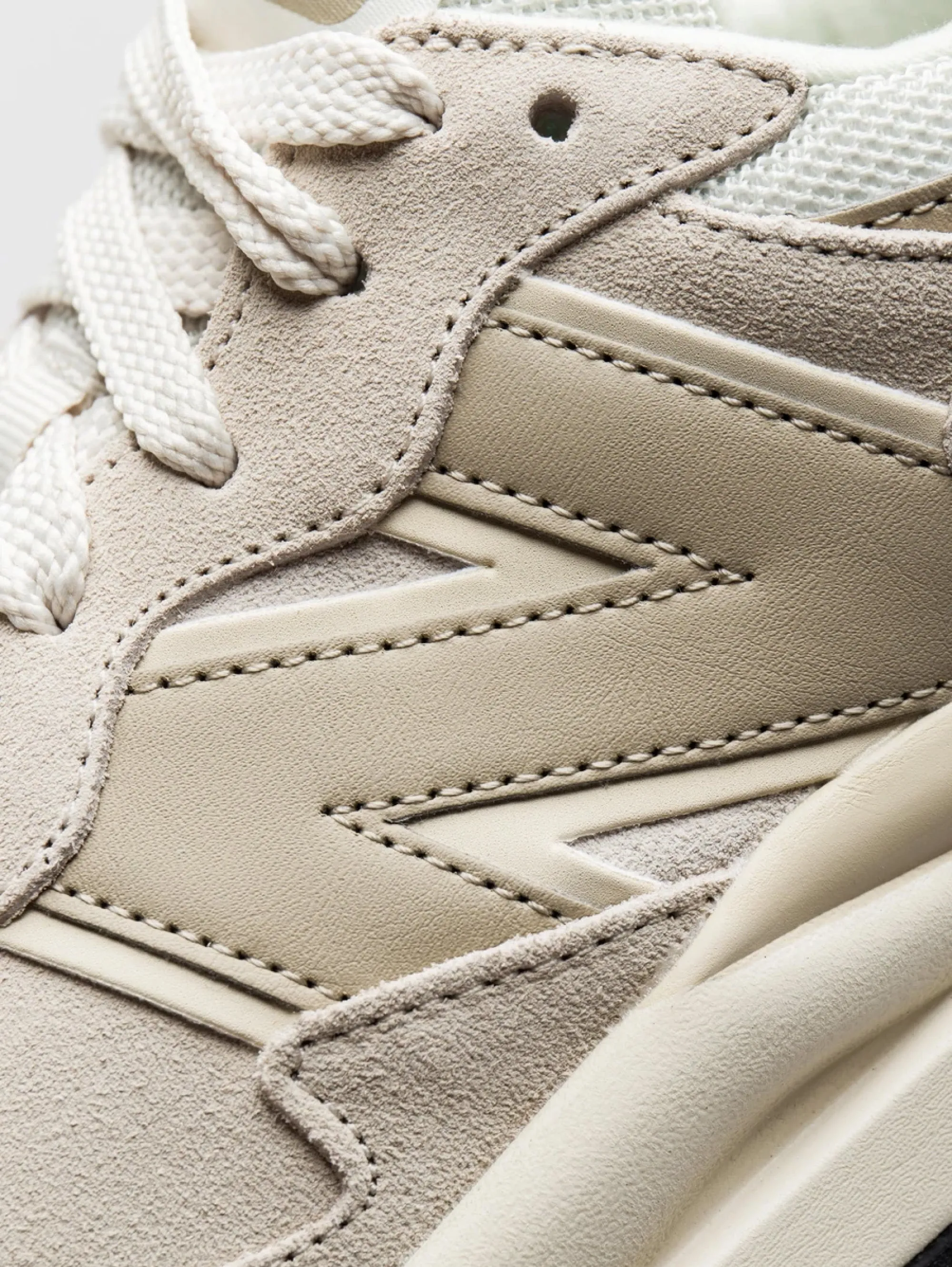 Sneakers in Wildleder Beige