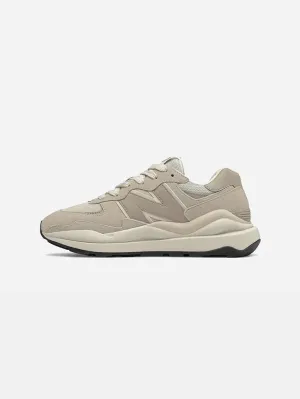 Sneakers in Wildleder Beige